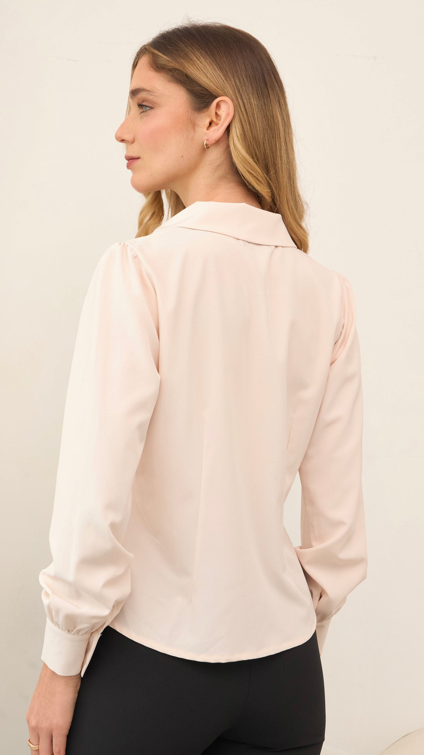 BLUSA CON LAZO REMOVIBLE FEDRA BEIGE