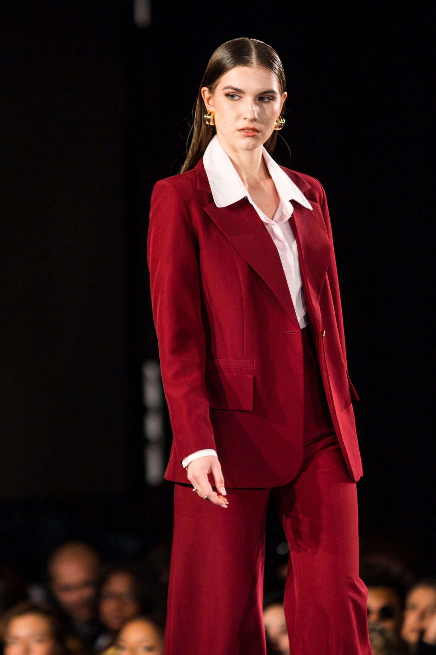 BLAZER CON BOTÓN FORRADO MIKAELA  BORGOÑA