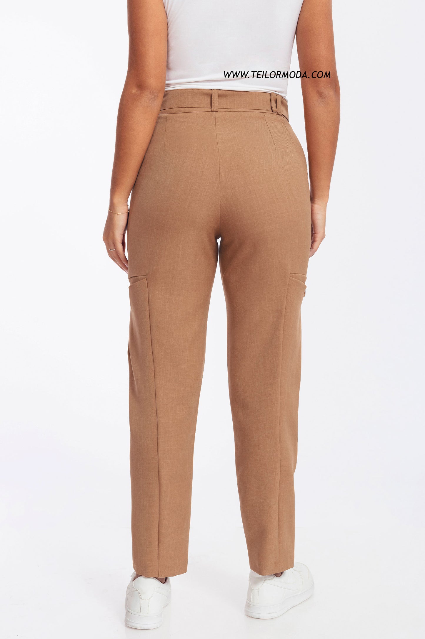 PANTALÓN CON CINTURÓN SOAMY CAMELLO