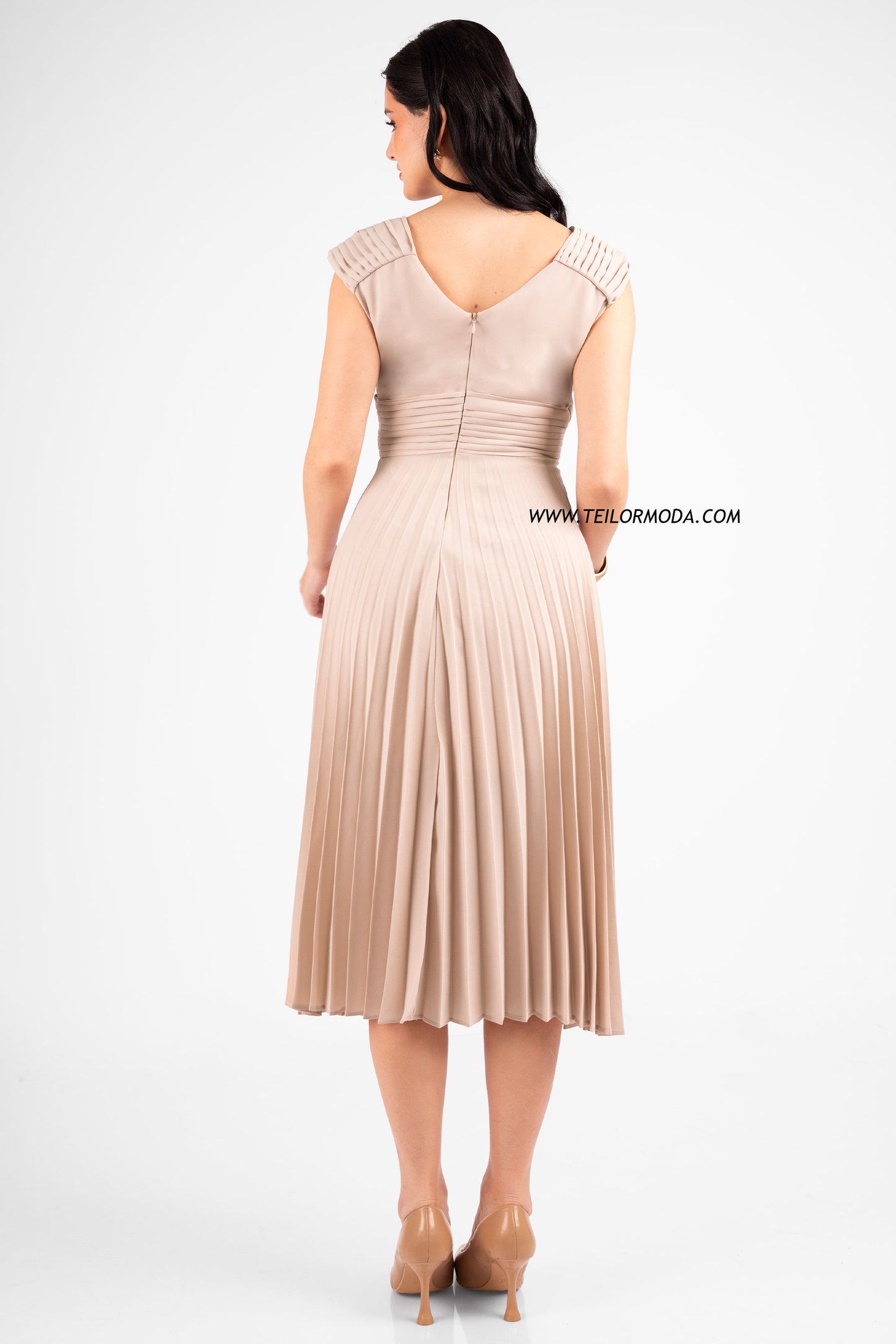 VESTIDO COCTEL PLISADO CASANDRA BEIGE