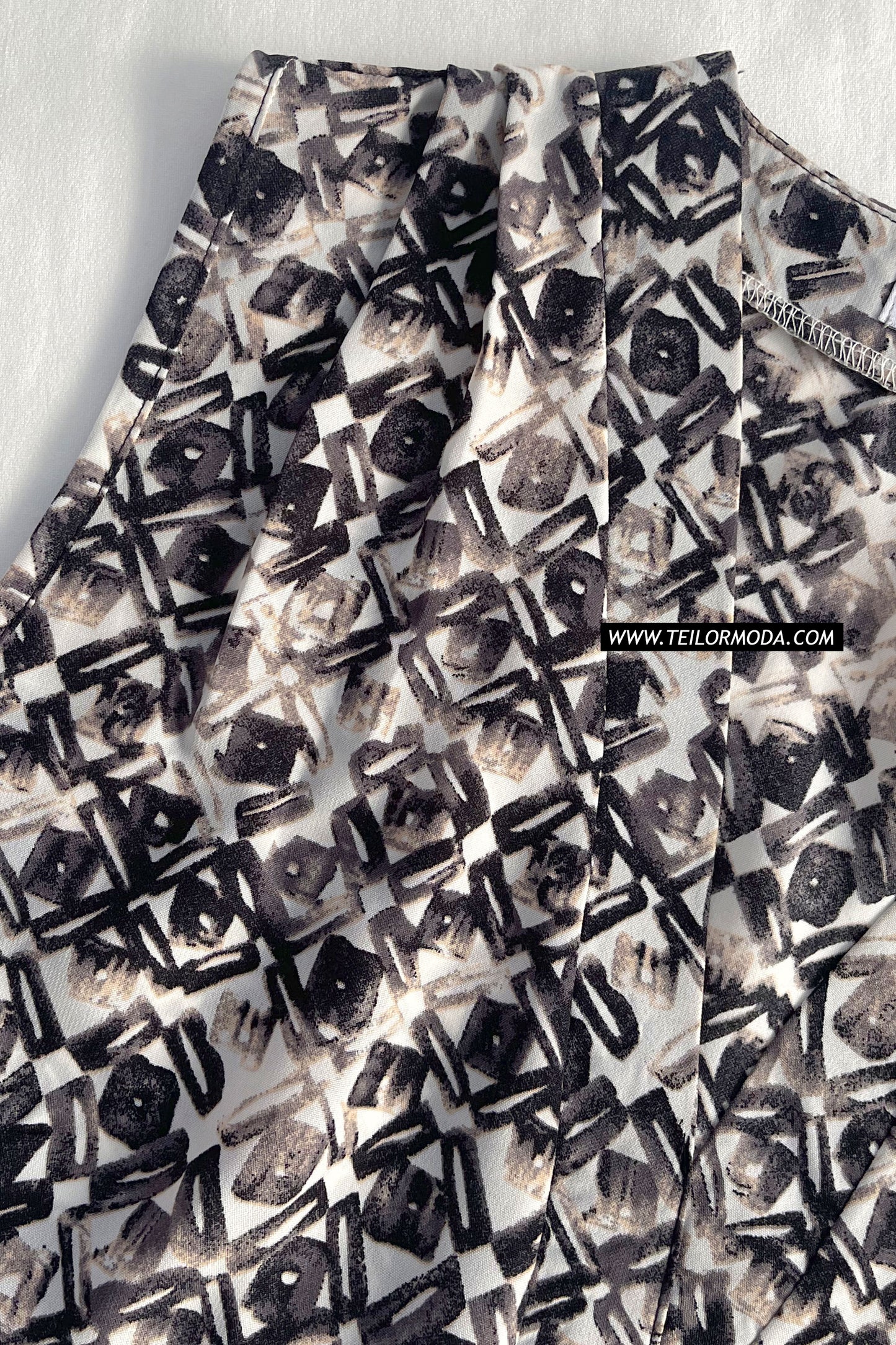 BLUSA MANGA CERO ESTAMPADA ANGÉLICA NEGRO