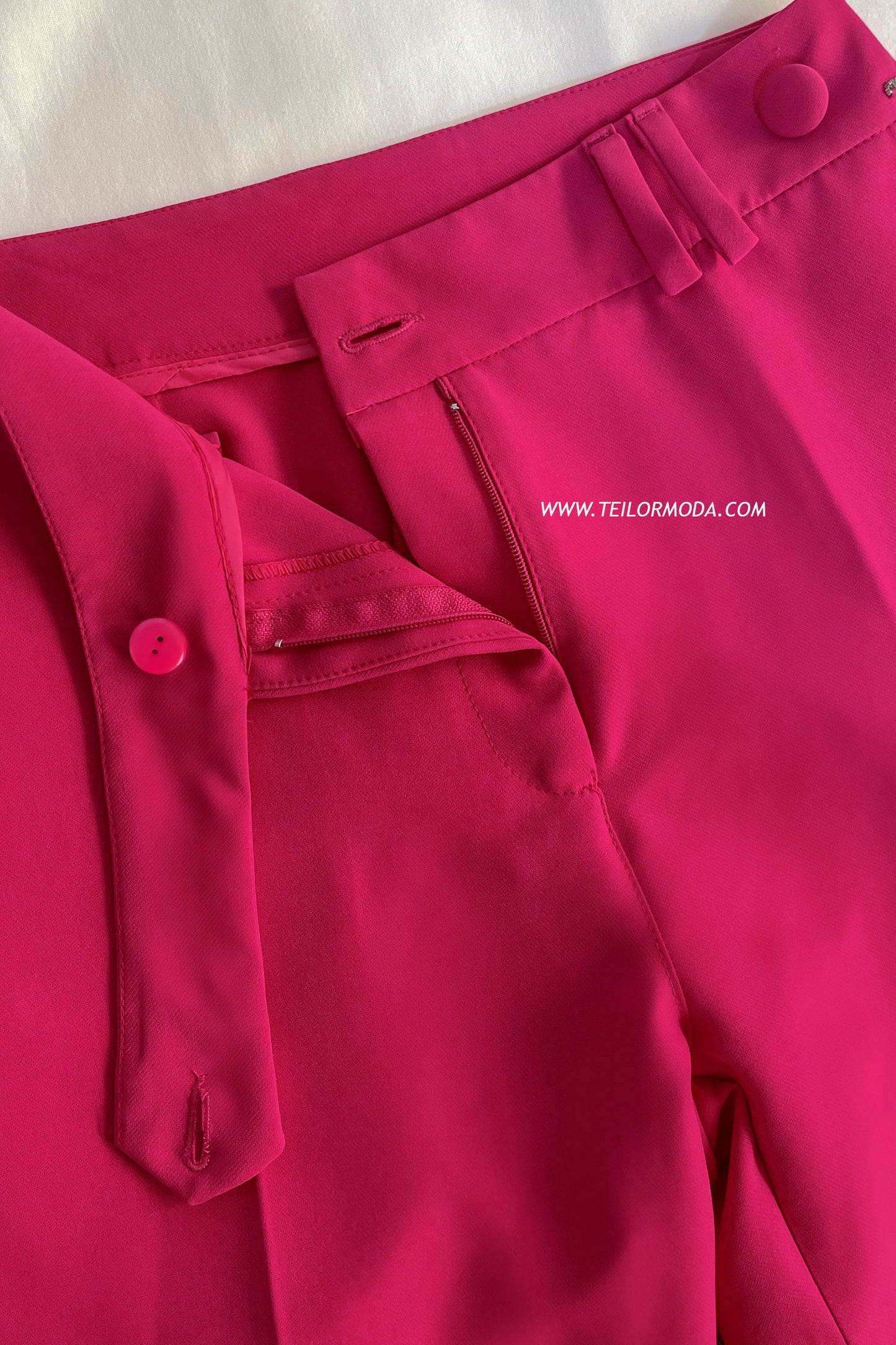PANTALÓN CON PRETINA CRUZADA LUCIA FUCSIA