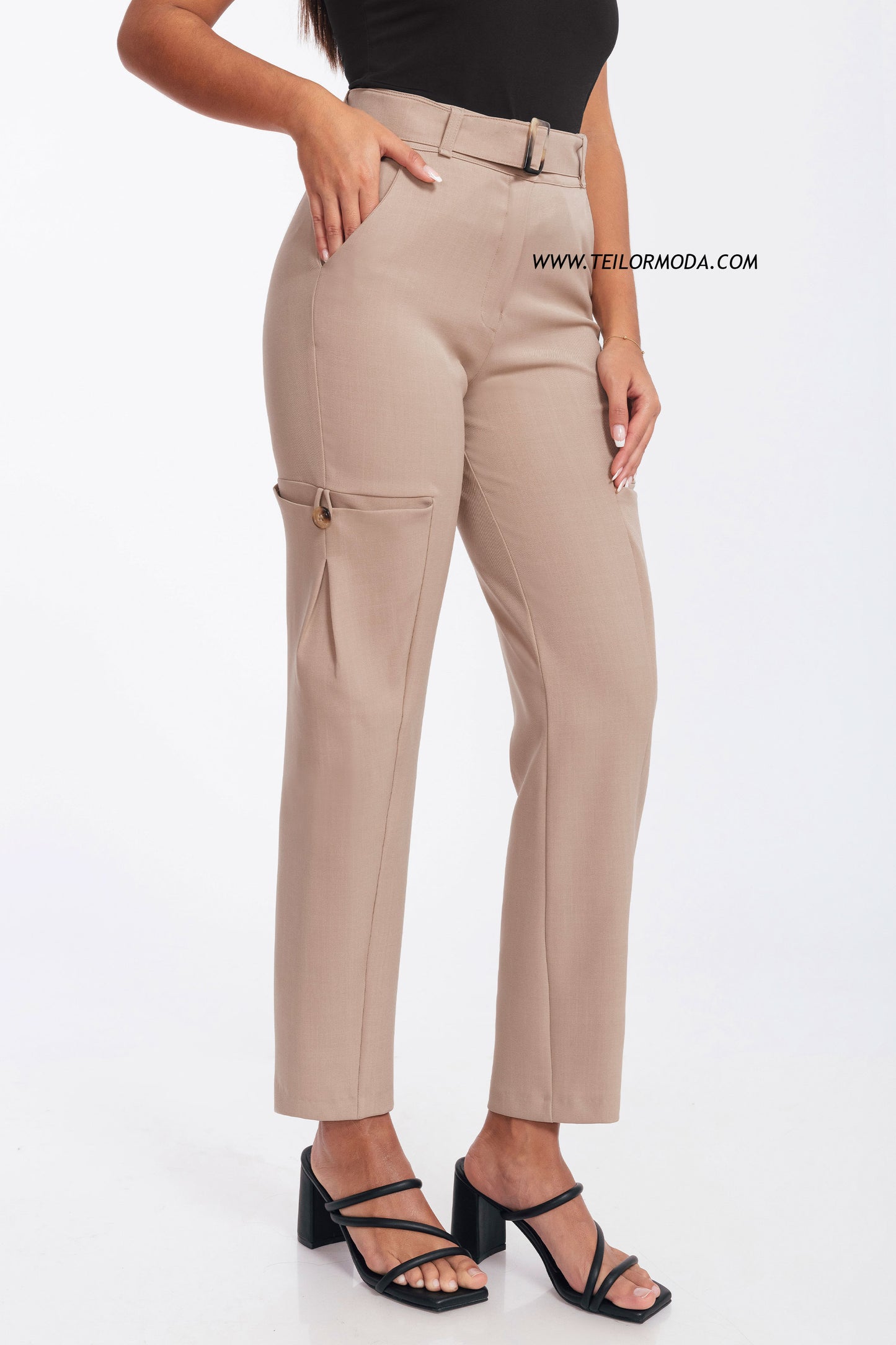 PANTALÓN CON CINTURÓN SOAMY BEIGE