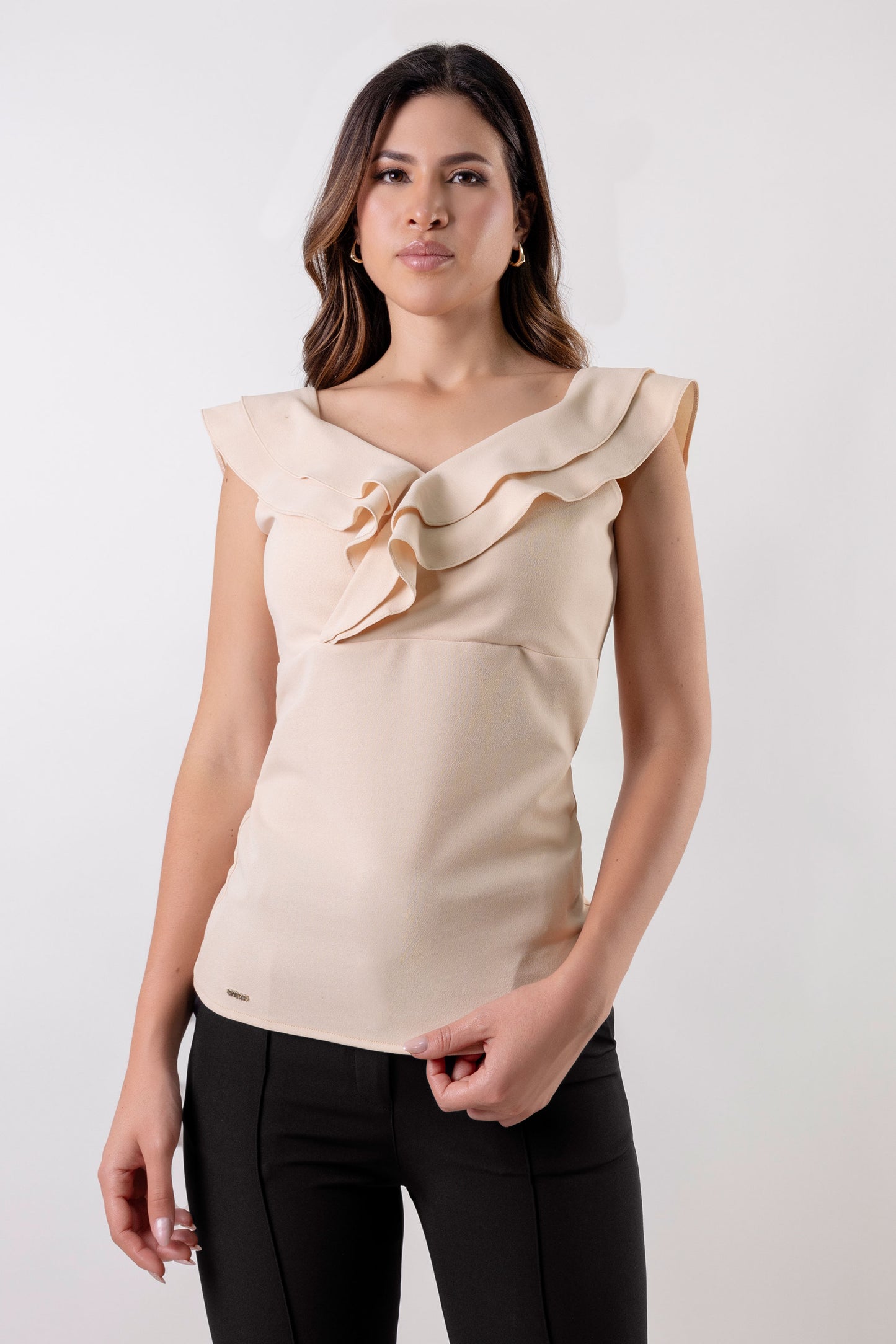 BLUSA CON VUELOS AZUCENA BEIGE
