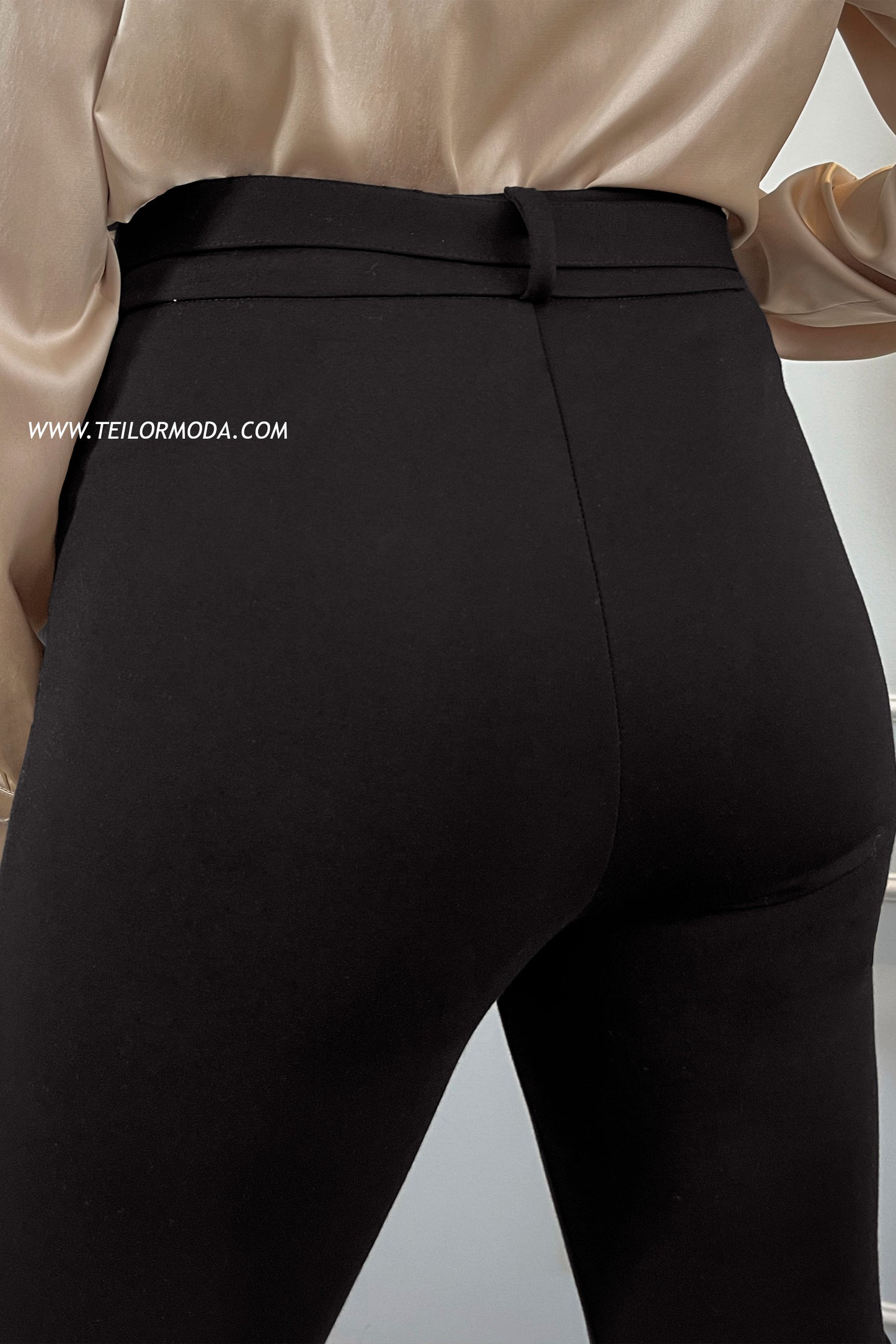 PANTALON CON ABERTURA VEGA NEGRO