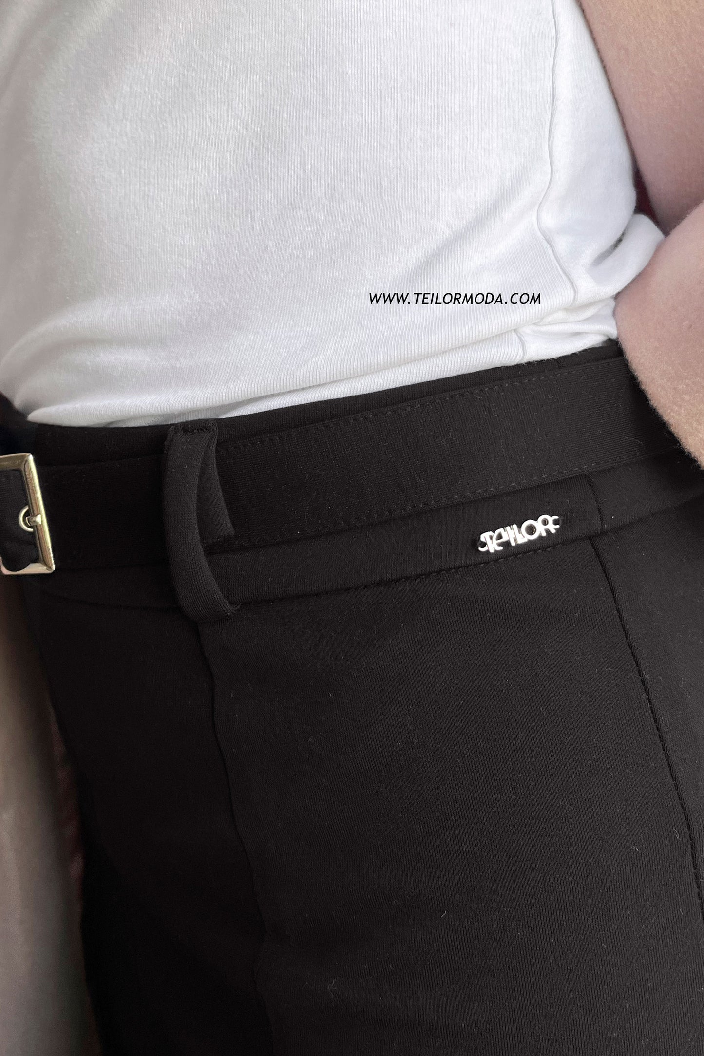 PANTALON CON ABERTURA VEGA NEGRO