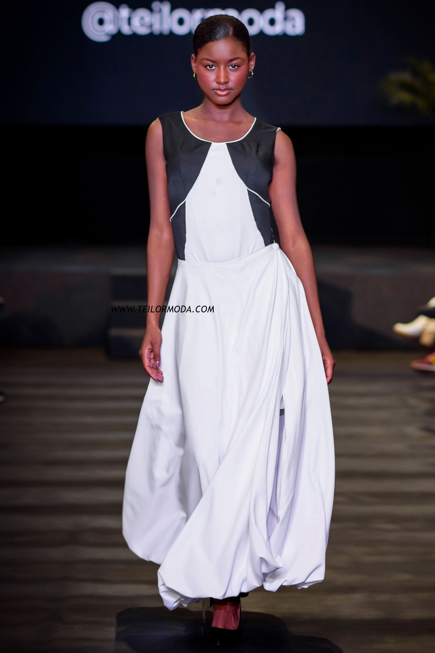 VESTIDO MIDI ELEGANTE GALINA NEGRO