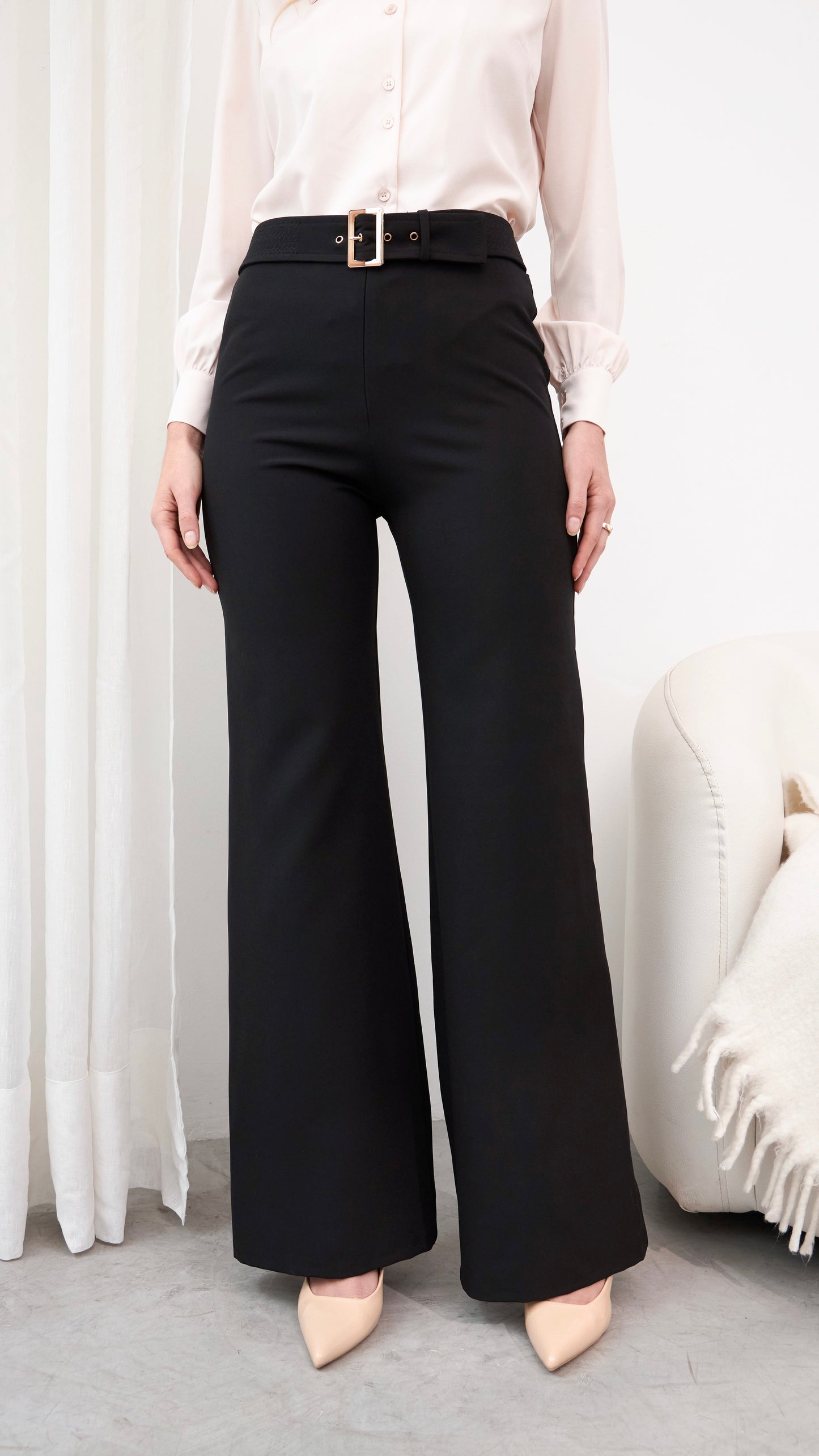 Pantalón de vestir con correa nerea negro