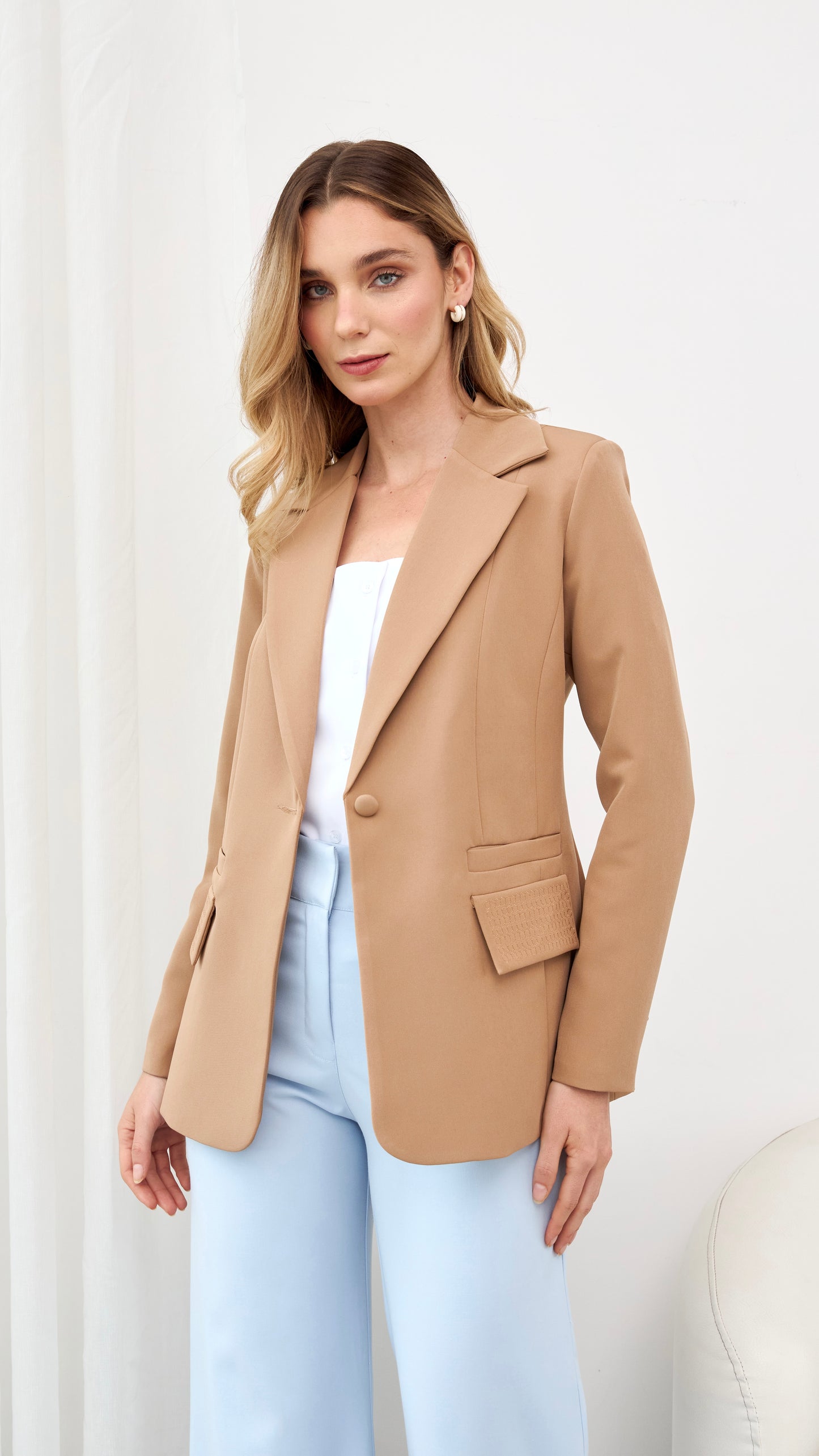 Blazer moderno nerea camello