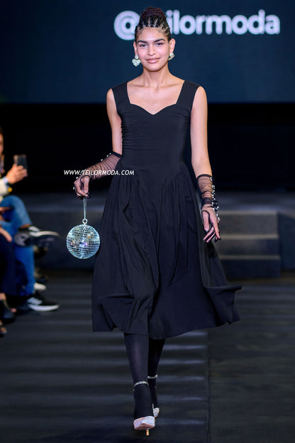 VESTIDO CASUAL CON VUELOS ELAH NEGRO